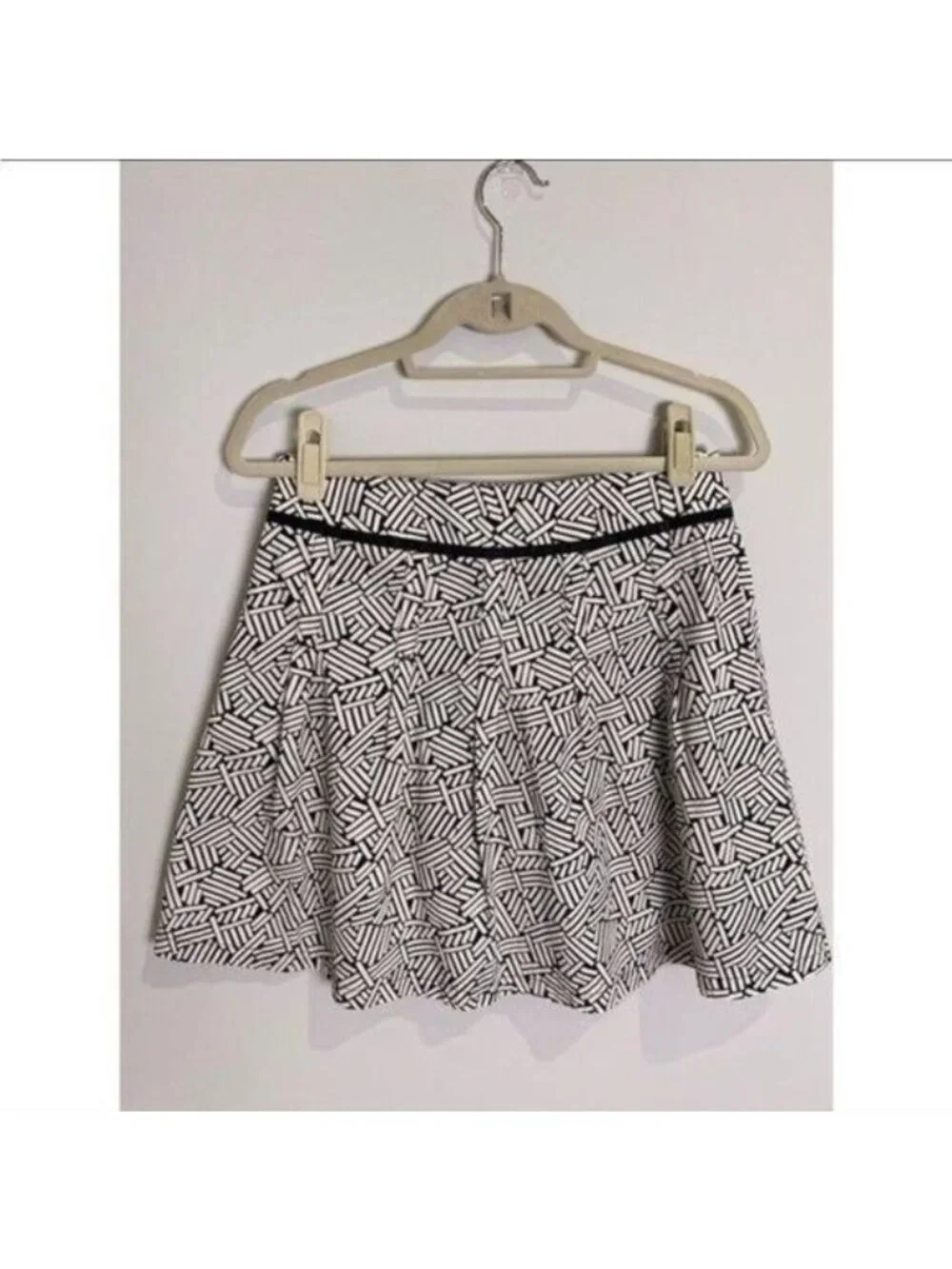 Ann Taylor LOFT Petite Black & White Mini Skirt - Size 2P